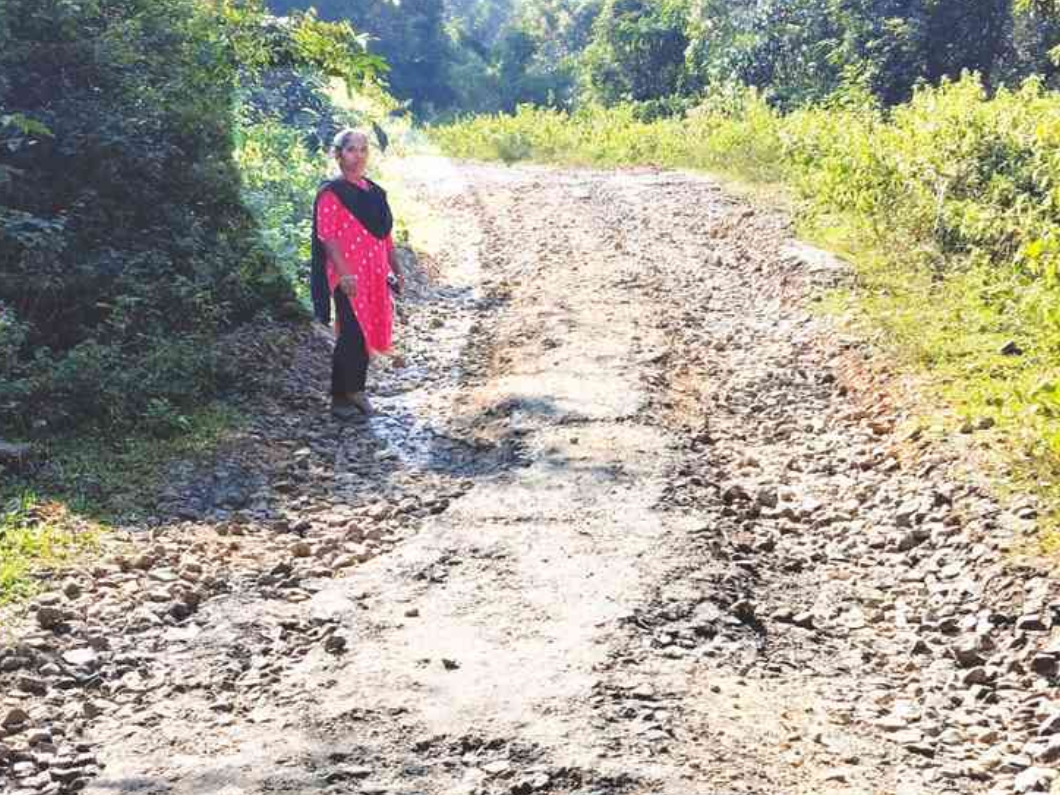 రాకపోకలకు ‘గిరిజనం’ అవస్థలు