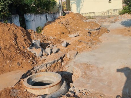 ‘కాంట్రాక్టర్‌పై చర్యలు తీసుకోవాలి’