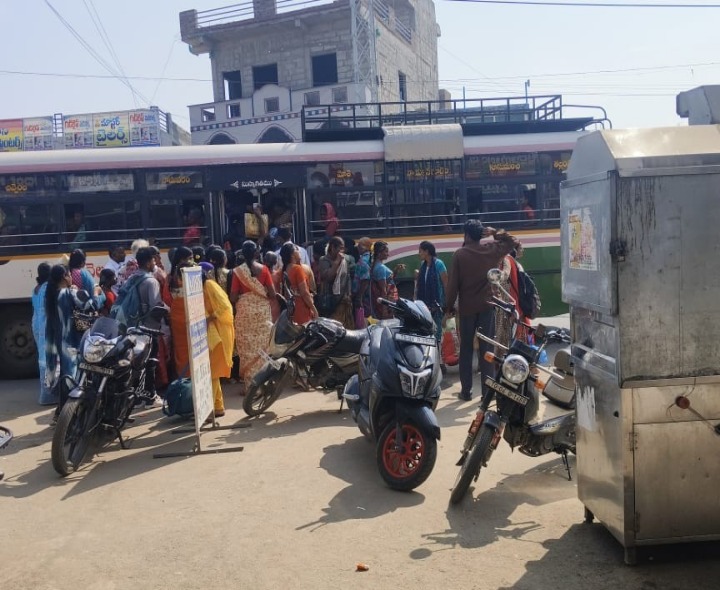 ‘వెంటనే బస్టాండ్ నిర్మాణం చేపట్టాలి’