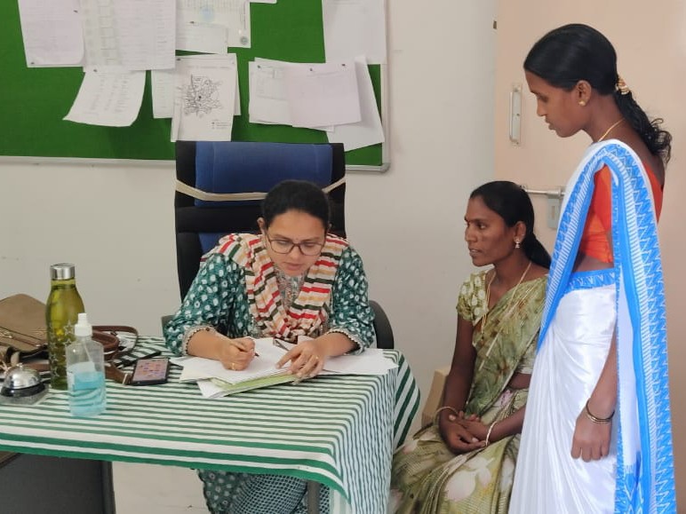 గర్భిణీ మహిళకు ఉచిత వైద్య పరీక్షలు