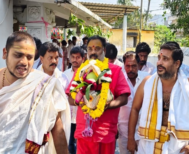 భద్రకాలేశ్వర స్వామి పూజలో పాల్గొన్న ఎమ్మెల్యే