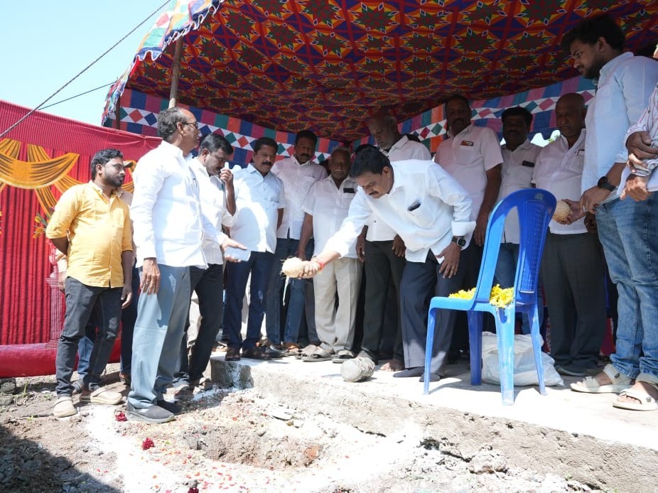 CC డ్రైన్ నిర్మాణానికి శంకుస్థాపన చేసిన MLA