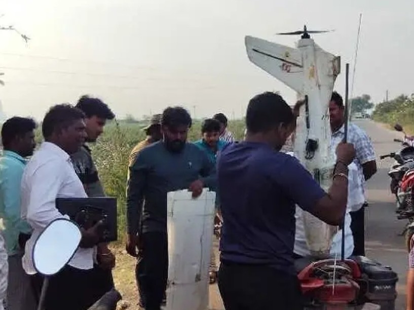 డ్రోన్ కెమెరా చక్కర్లు.. భయాందోళనలో  గ్రామస్థులు