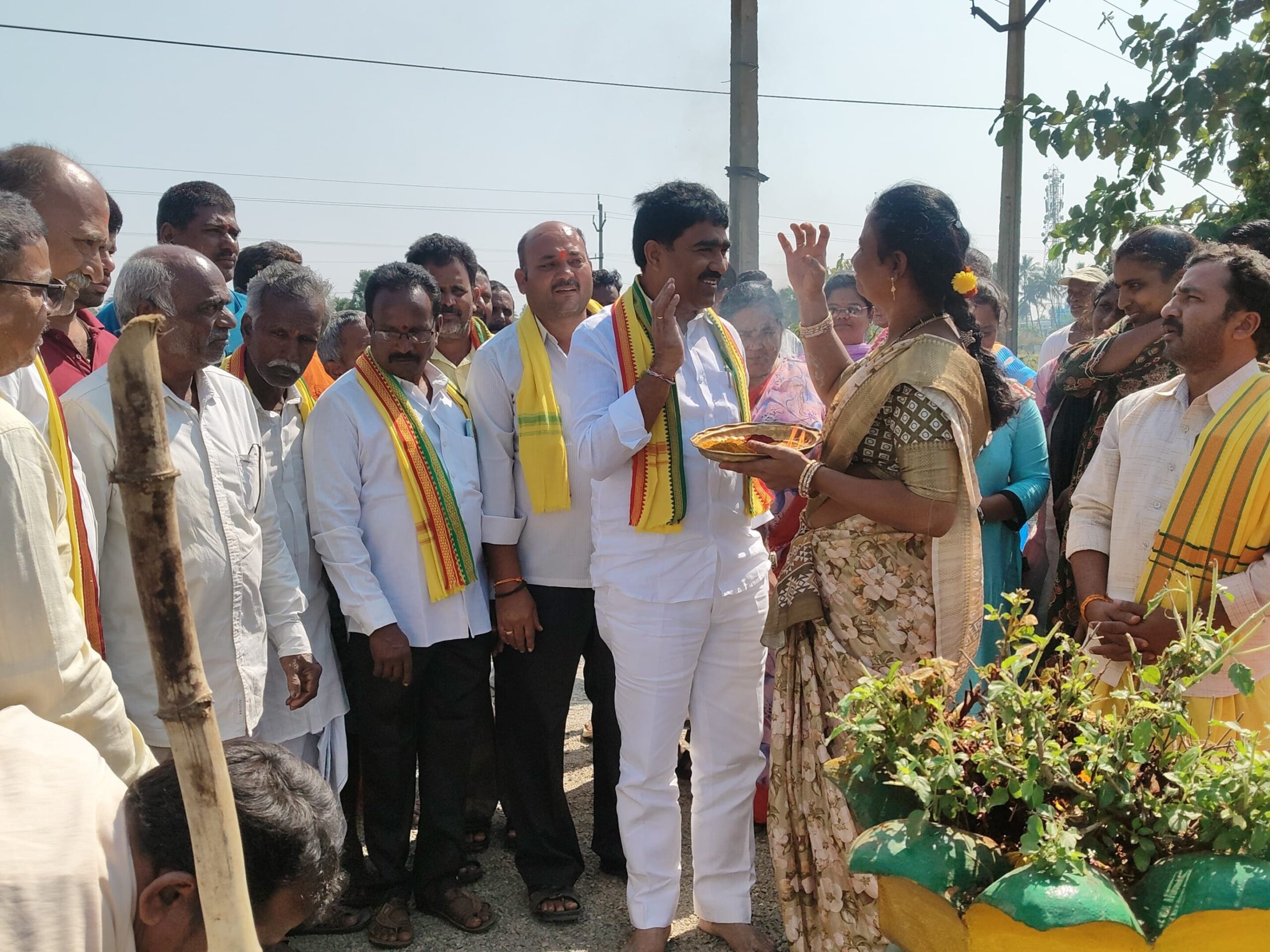 వాకలవలసలో సిమెంట్ రహదారి శంకుస్థాపన