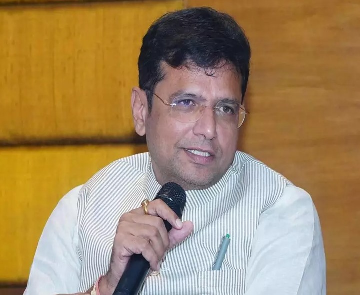 వాట్సాప్ ‘మీసేవ’ను ప్రారంభించిన శ్రీధర్‌బాబు