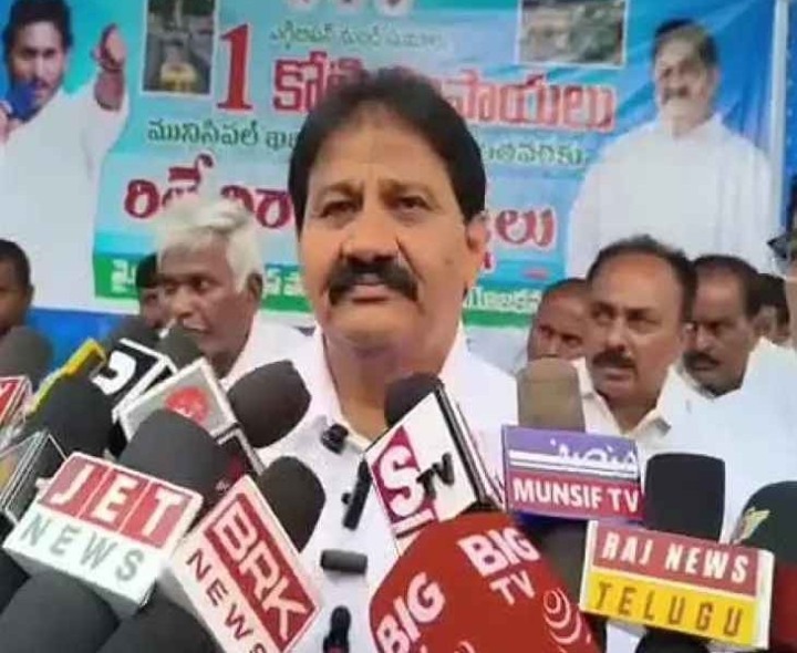 ‘టీడీపీకి మేలు కోసం నాపై బురద చల్లుతున్నాడు’