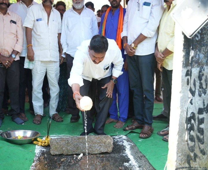 ‘CC డ్రైన్ నిర్మాణాలకు ఎమ్మెల్యే శంకుస్థాపన’