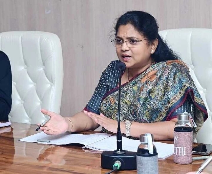 గంజాయిపై ఉక్కుపాదం మోపాలి: కలెక్టర్