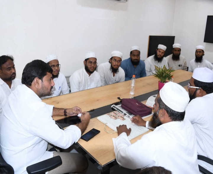 ఎమ్మెల్యేతో మౌజన్లు, ఇమాములు సమావేశం