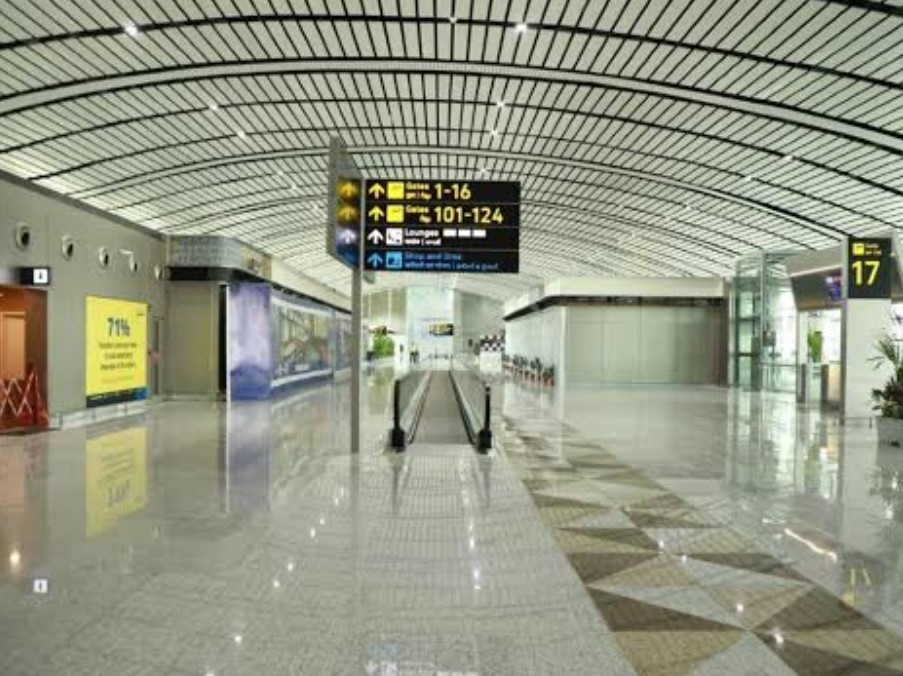 విమానాశ్రయానికి పదే పదే బెదిరింపు కాల్స్..!