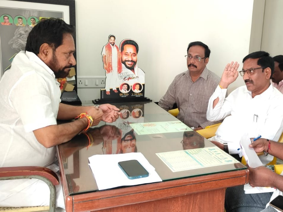 ఇళ్ల స్థలాల పంపిణీకి అర్హులైన పేదలను గుర్తించండి:MLA