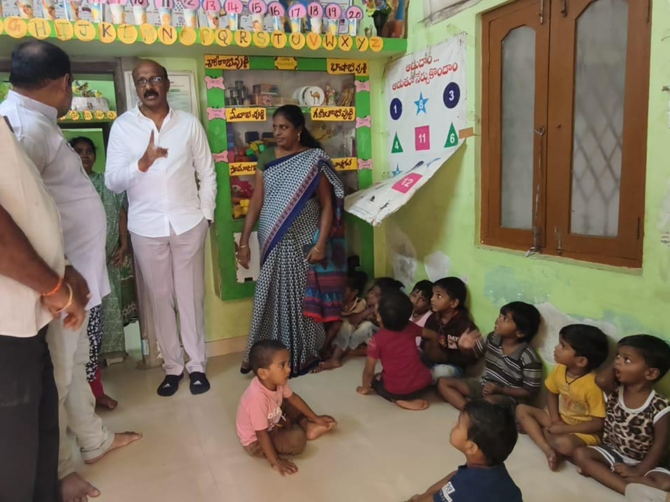 అంగన్వాడీ కేంద్రాన్ని పరిశీలించిన ఎమ్మెల్యే