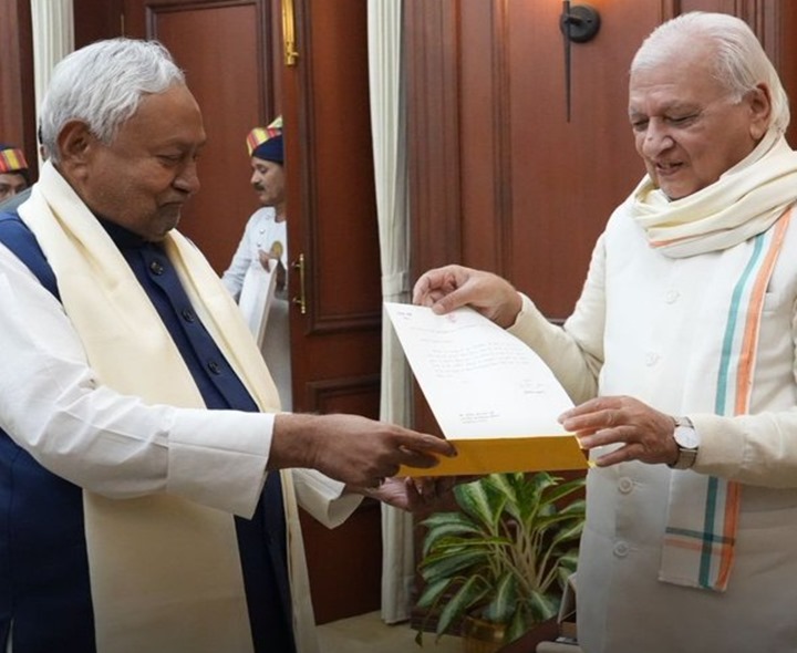 గవర్నర్‌ను కలిసిన నితీష్