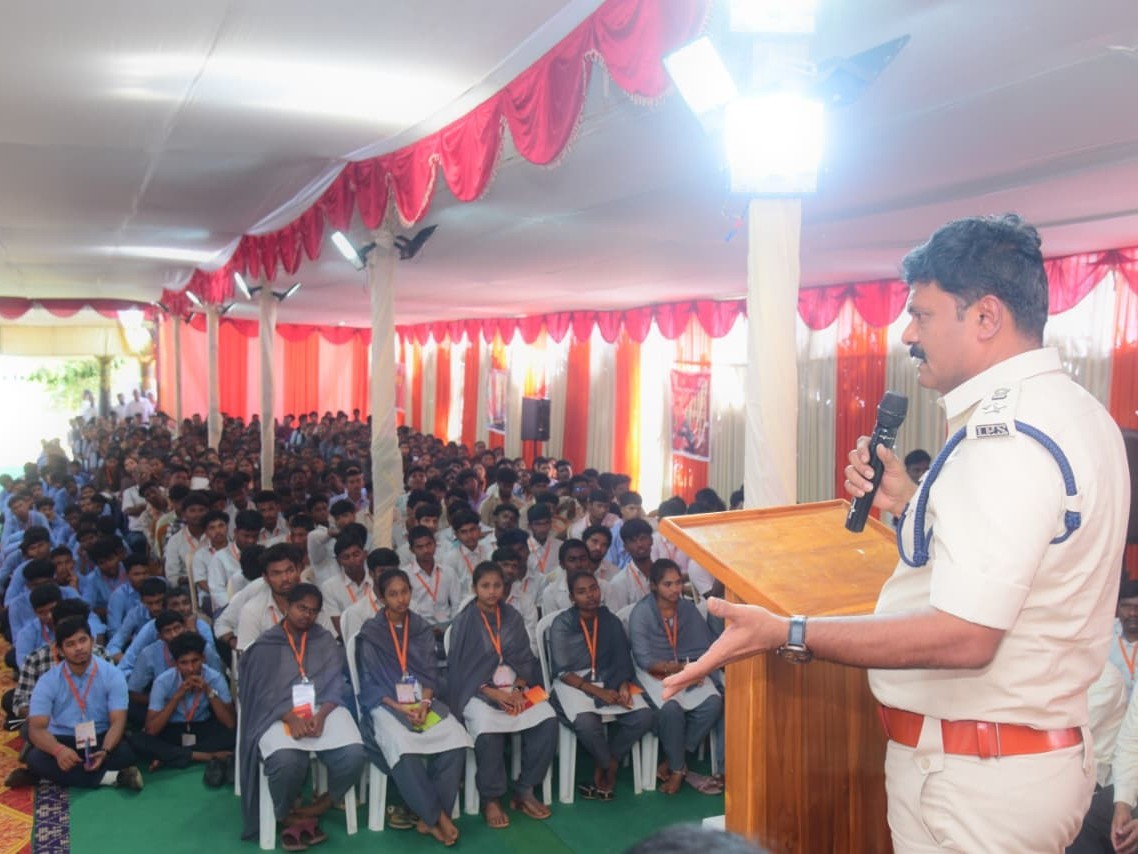 సాంకేతికతను అందిపుచ్చుకోవాలి