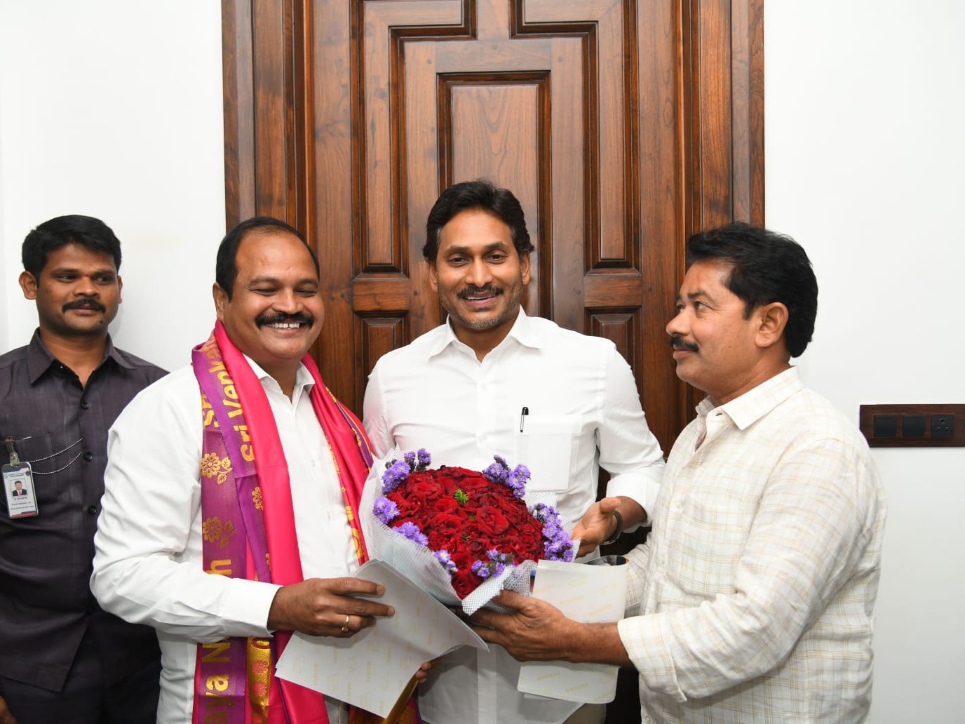 మాజీ సీఎంను కలిసిన డాక్టర్ మురళి కృష్ణ