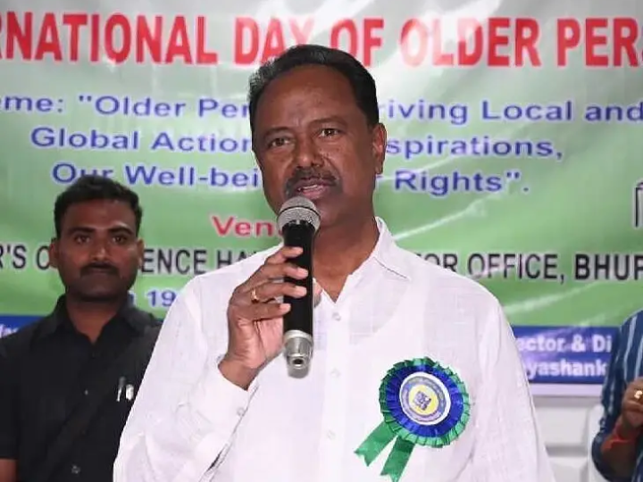 వృద్ధులు సమాజానికి మార్గదర్శకులు: MLA గండ్ర