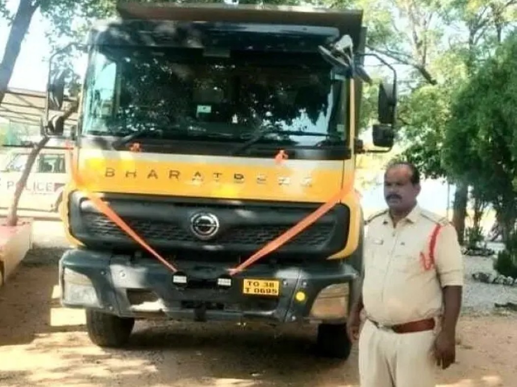 అక్రమంగా ఇసుక తరలిస్తున్న టిప్పర్ పట్టివేత