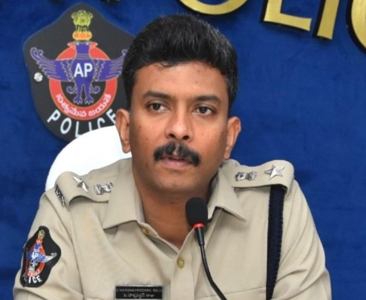 ఫోన్ చూస్తూ డ్రైవింగ్.. మరణానికి నాంది: ఎస్పీ