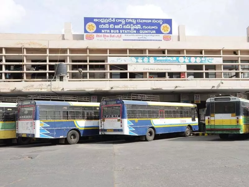 ‘స్త్రీ శక్తి’ దుర్వినియోగం.. కండక్టర్‌పై సస్పెన్షన్ వేటు