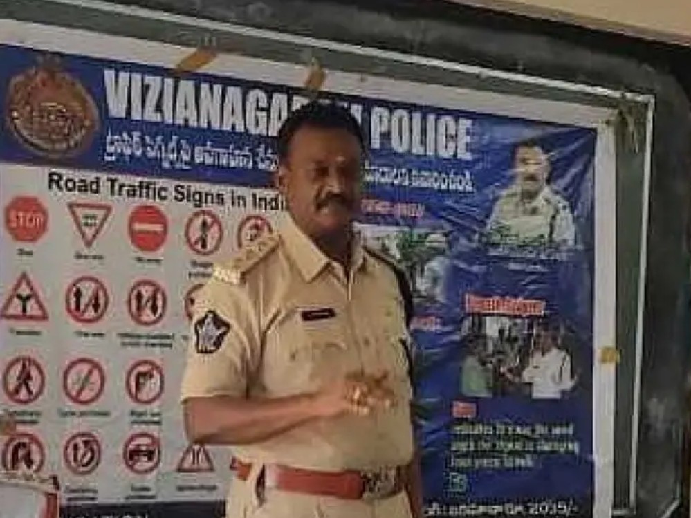 భార్యను వేధించిన భర్తకు ఏడాది జైలు శిక్ష