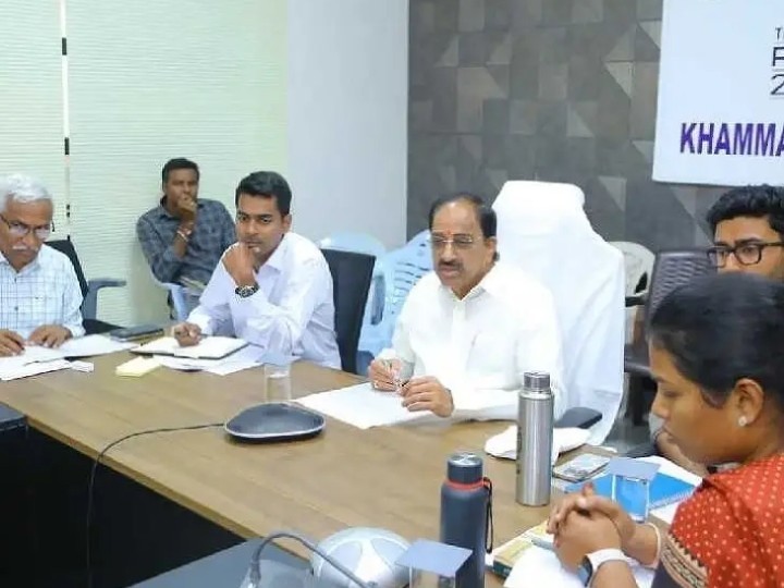 గ్రామాల్లోనే తేమ శాతం చూడాలి: మంత్రి