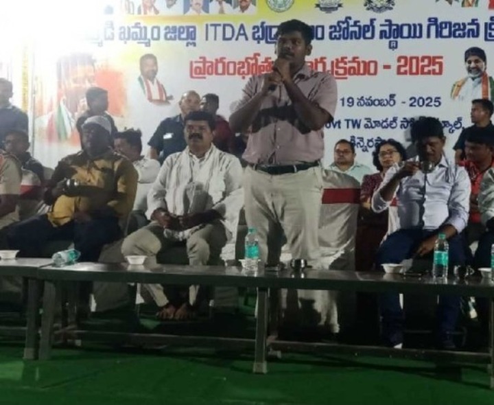 విజేతలకు బహుమతులు అందించిన పీవో