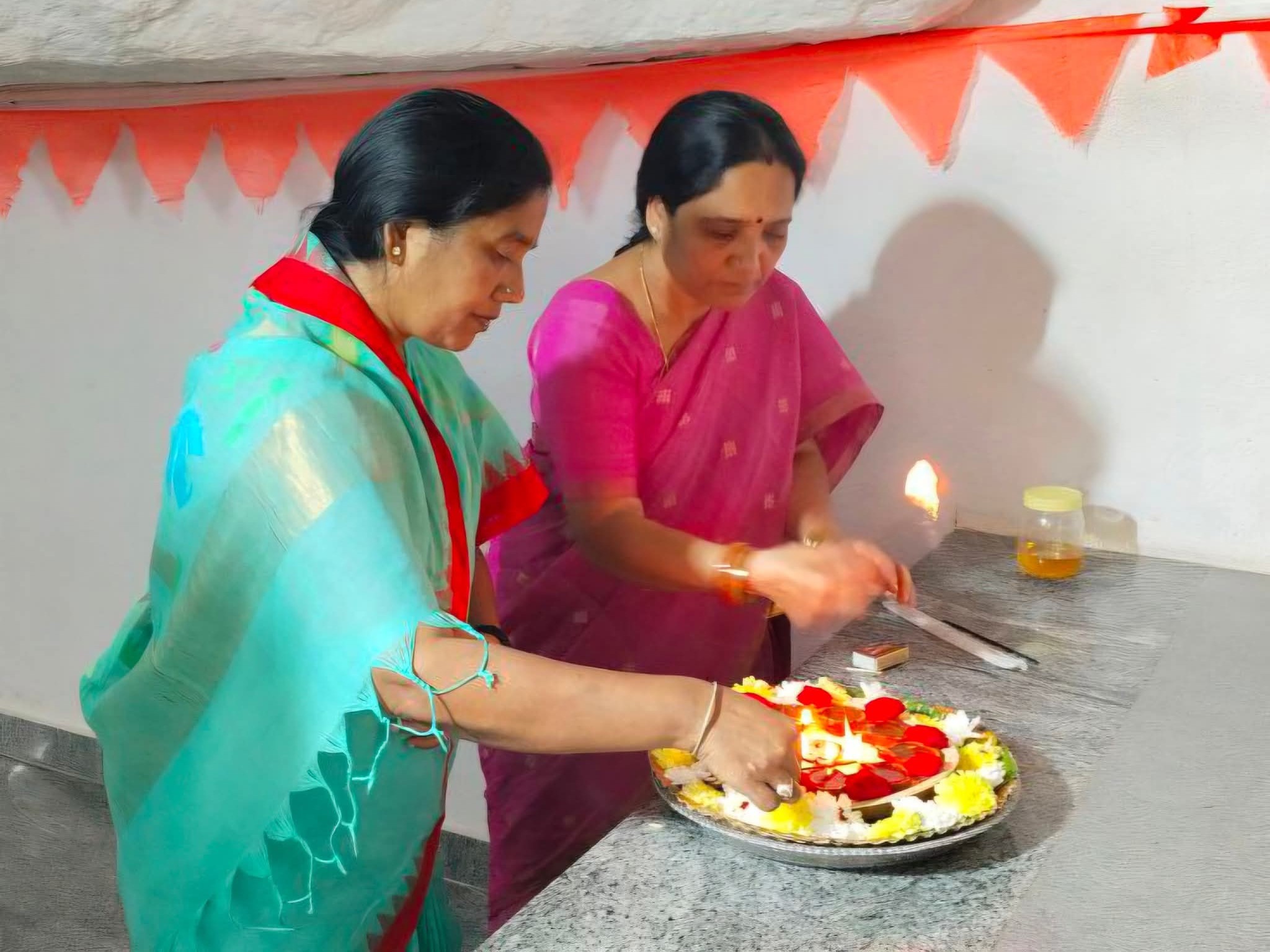 దుర్గమ్మ ఆలయంలో ఎమ్మెల్యే సునీత ప్రత్యేక పూజలు