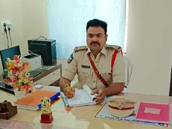 50 నాటు సారా పాకెట్లు స్వాధీనం..ఇద్దరు అరెస్ట్