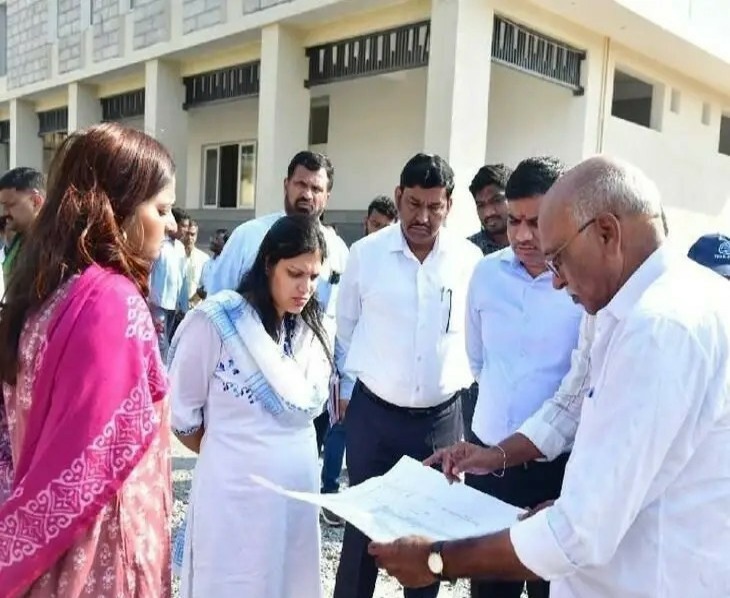 ఐ.డి.ఓ.సి నిర్మాణ పనులు పరిశీలించిన కలెక్టర్