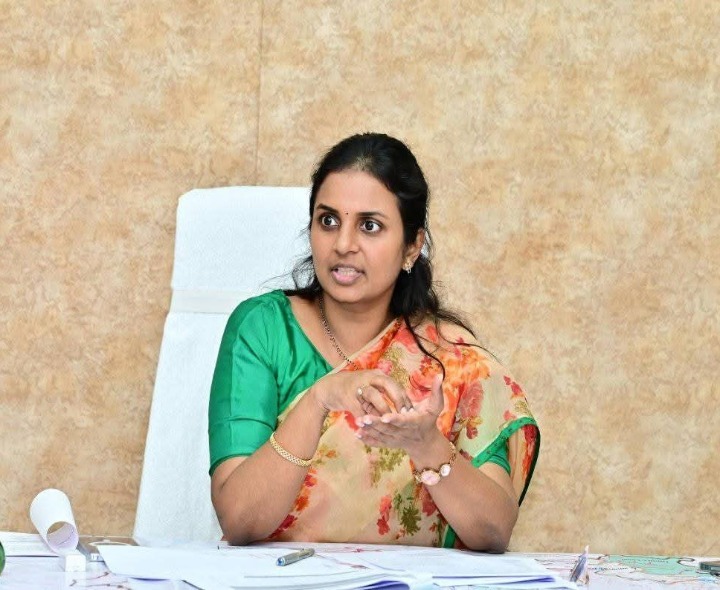 తేమ 14 శాతం ఉన్నా పత్తి కొనుగోళ్లు: కలెక్టర్