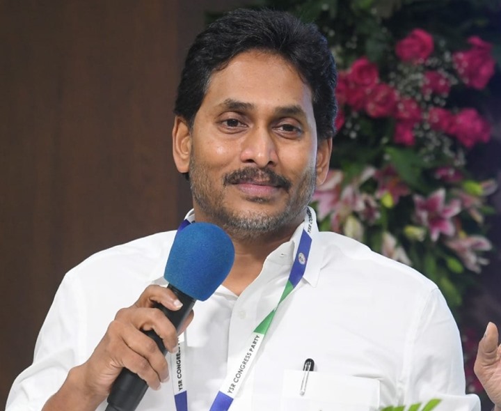 శ్రీ సత్యసాయికి జగన్ నివాళులు