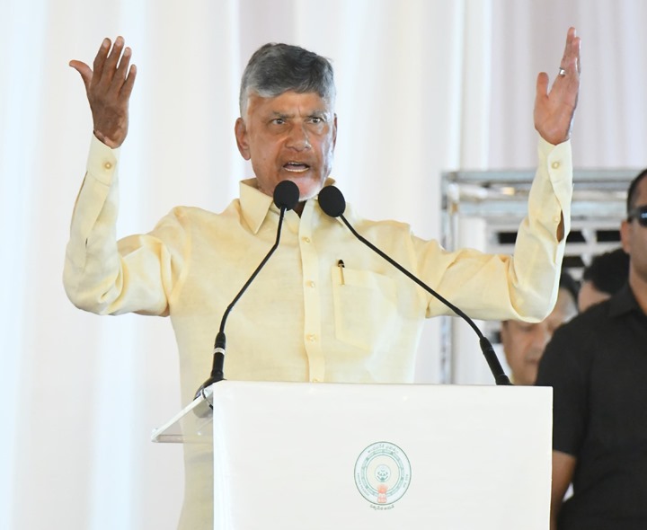 విజన్ ఉంటే సరిపోదు: చంద్రబాబు