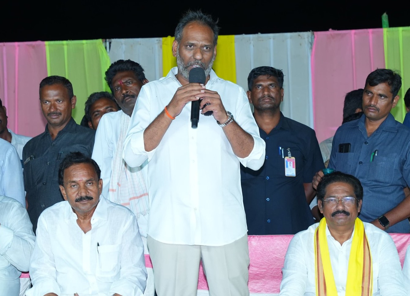 CMRF చెక్కులను పంపిణీ చేసిన గొట్టిపాటి