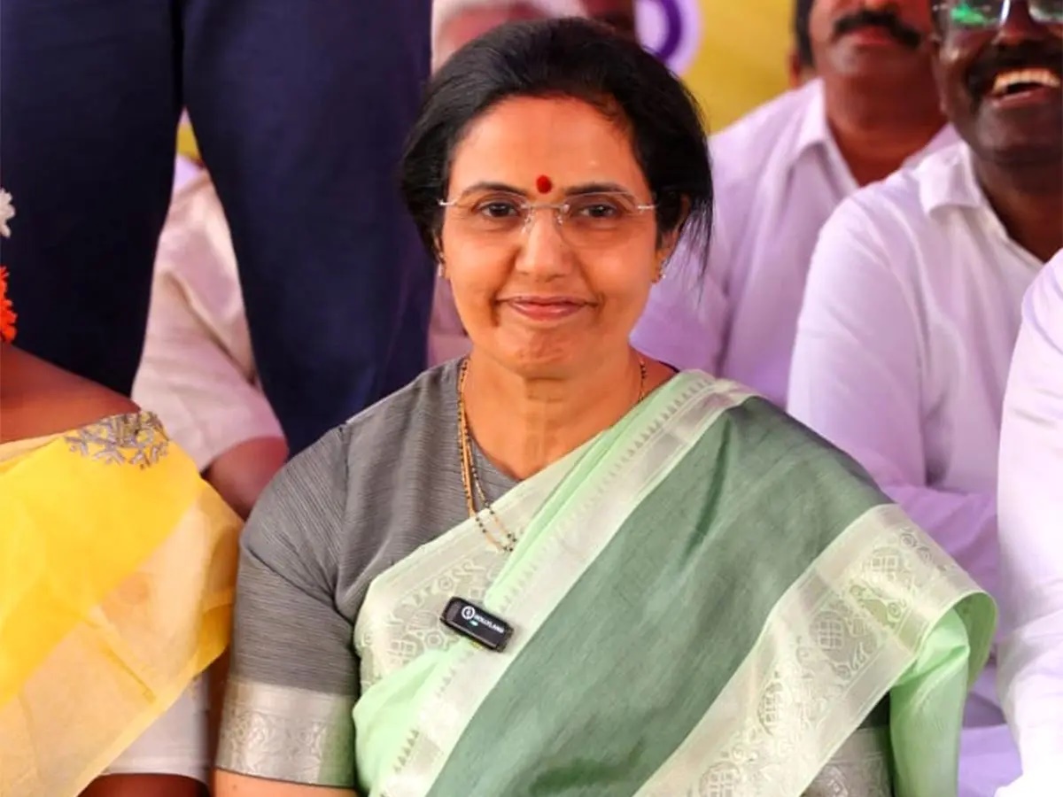 వైద్య శిబిరాన్ని ప్రారంభించిన భువనేశ్వరి