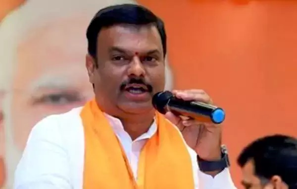 వాజ్‌పేయ్ విగ్రహ ఏర్పాట్లను పరిశీలించిన BJP చీఫ్