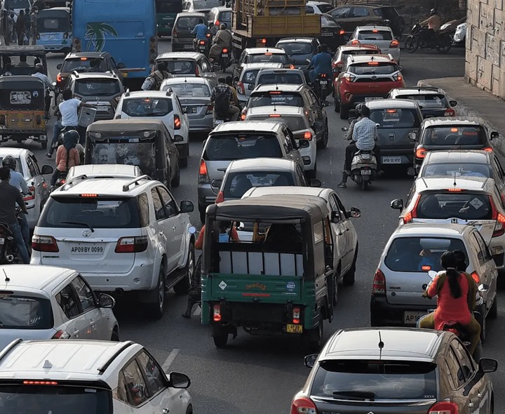 వరుస సెలవులు.. HYD-VJA హైవేపై ట్రాఫిక్