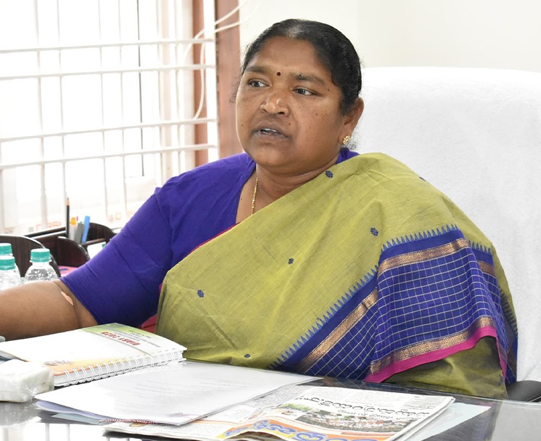 తెలంగాణలో కేరళ మోడల్: సీతక్క