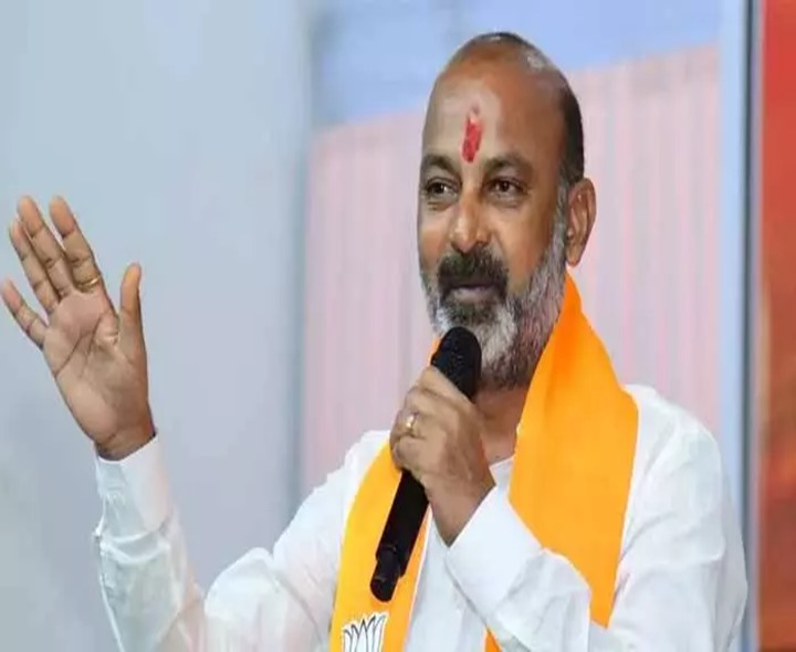 కాంగ్రెస్, BRS క్షమాపణ చెప్పాలి: బండి సంజయ్