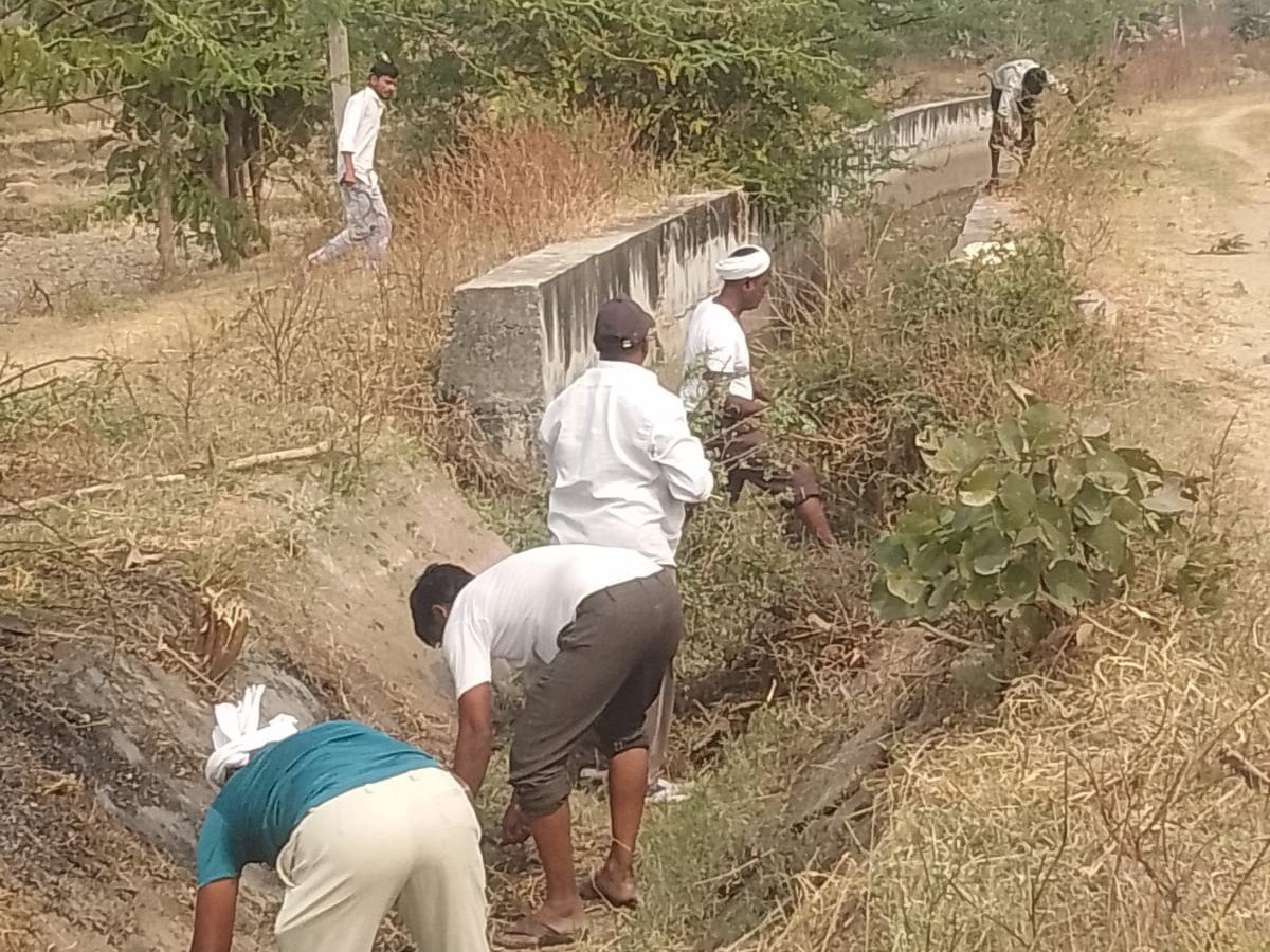 లెఫ్ట్ కెనాల్‌లో పూడికతీత పనులు