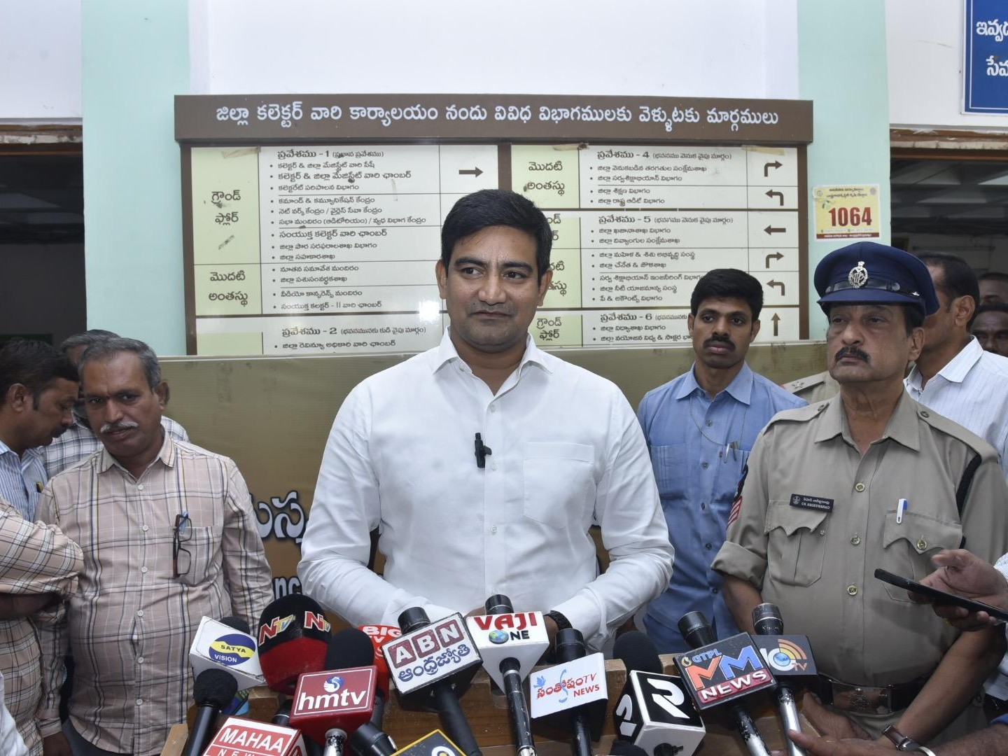 ‘రెవెన్యూ సమస్యల పరిష్కారానికి కట్టుబడి ఉన్నాం’