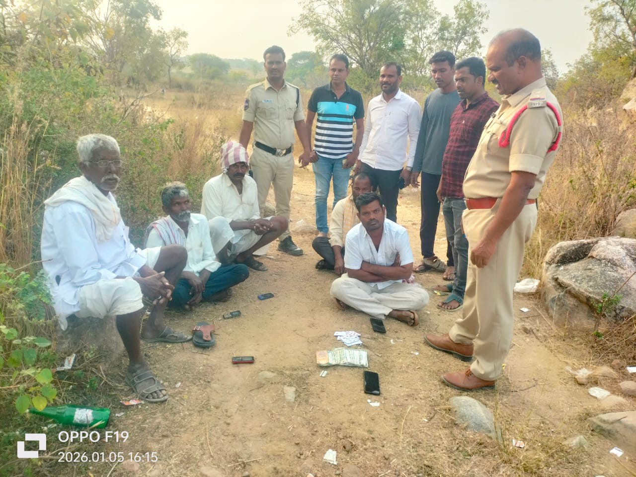 గ్రామంలో పేకాట స్థావరంపై దాడి