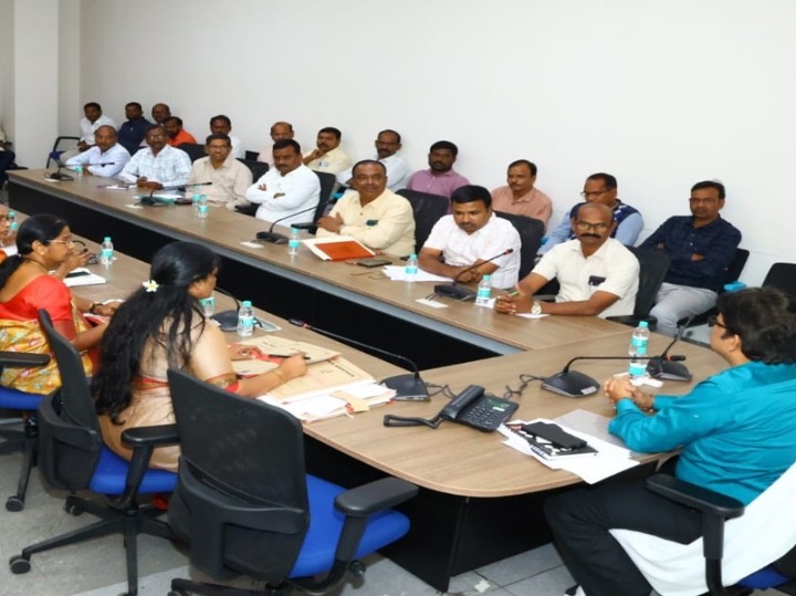 ఇంటర్మీడియట్ విద్య పై కలెక్టర్ సమీక్ష