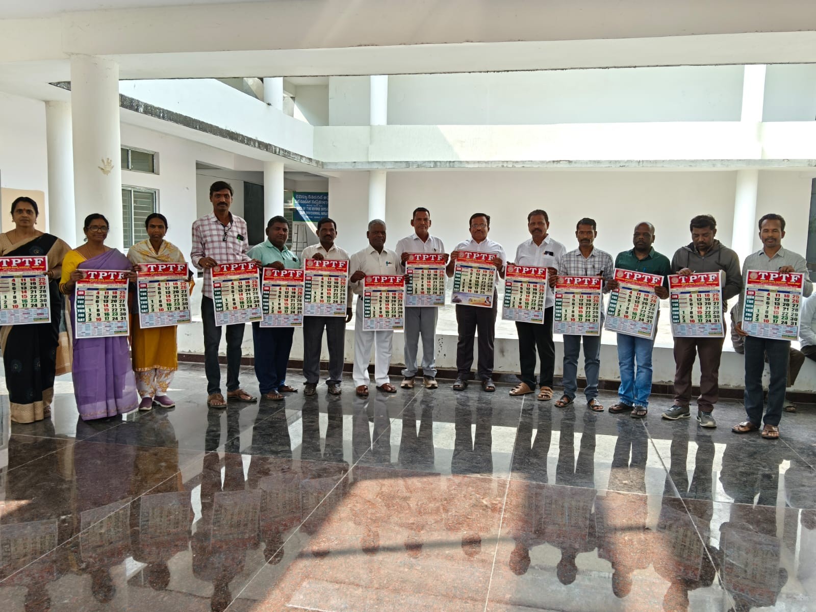 టీపీటీఎఫ్ క్యాలెండర్ ఆవిష్కరించిన ఆర్డీవో