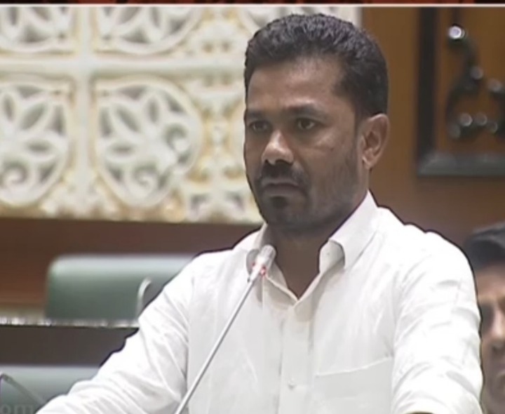 ప్రభుత్వ డిగ్రీ కళాశాలను ఏర్పాటు చేయాలి: MLA