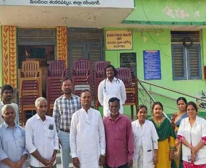 ప్రాథమిక ఆరోగ్య కేంద్రానికి కుర్చీలు వితరణ