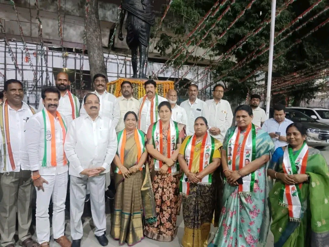 బీఆర్ఎస్‌కు షాక్.. ఐదుగురు కార్పొరేటర్లు కాంగ్రెస్‌లో చేరిక