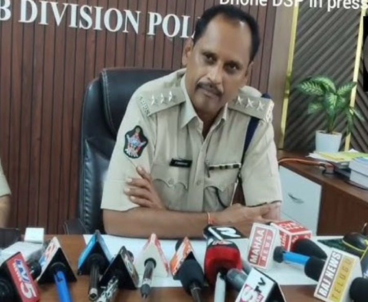 రెండు రోజుల్లో స్వచ్ఛందంగా ఫ్లెక్సీలు తొలగించాలి: డీఎస్పీ