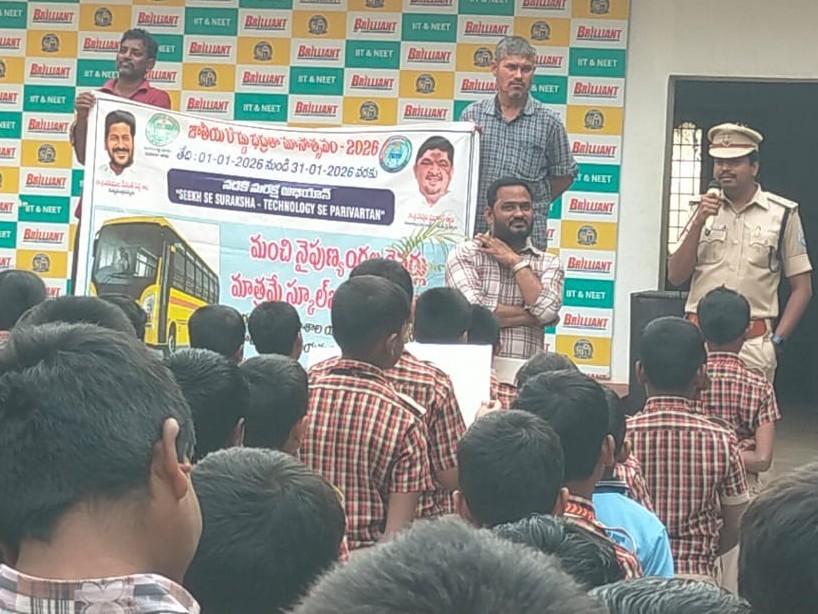 ప్రైవేట్ స్కూల్ బస్సులను తనిఖీ చేసిన ఆర్టీఏ అధికారులు