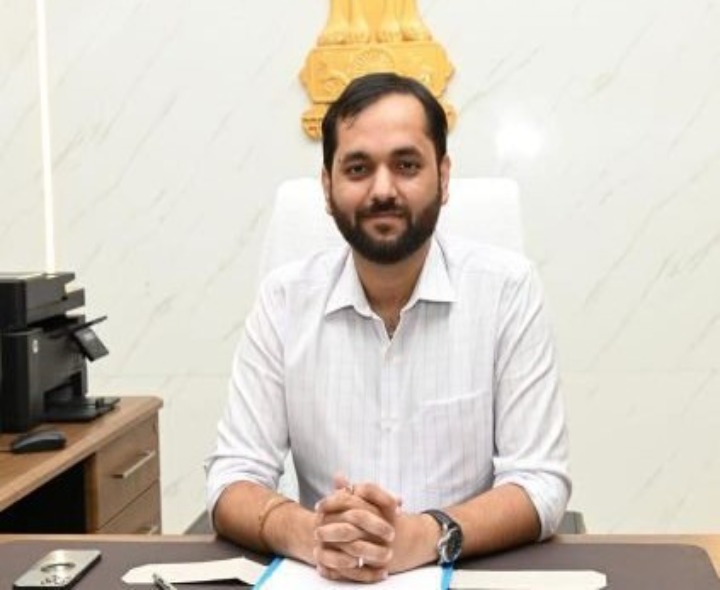 టెన్త్ పరీక్షల్లో విద్యార్థులు ఉత్తమ ఫలితాలు సాధించాలి: DEO