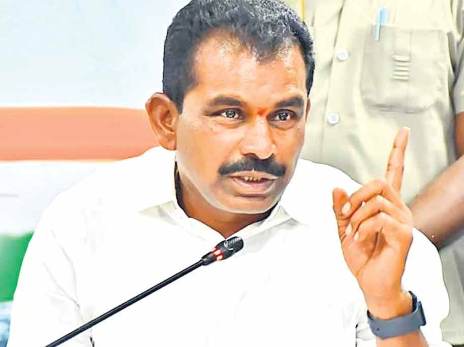 ‘పెండింగ్‌లో ఉన్న అభివృద్ధి పనులను ఆమోదించాలి’